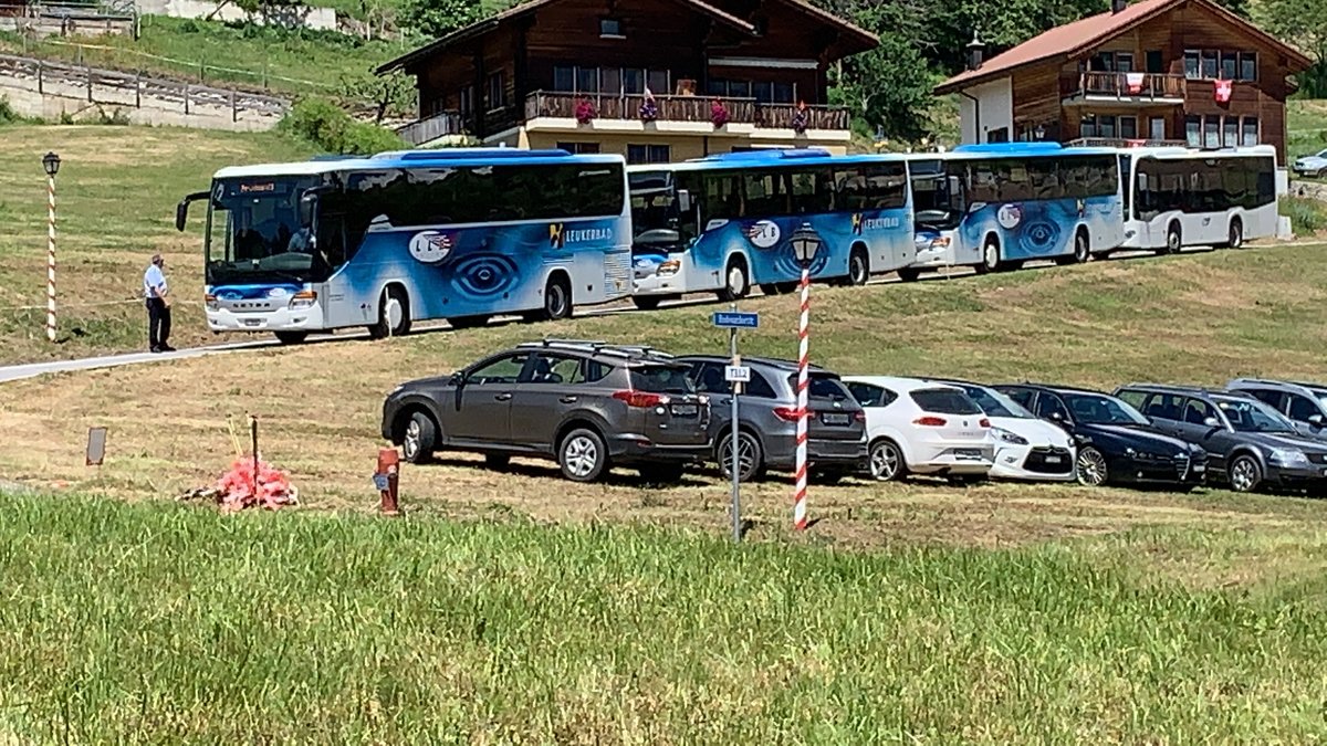 3 Setra und ein C2 K der LLB die als Shuttle unterwegs waren am 16.6.19 in Erschmatt.
