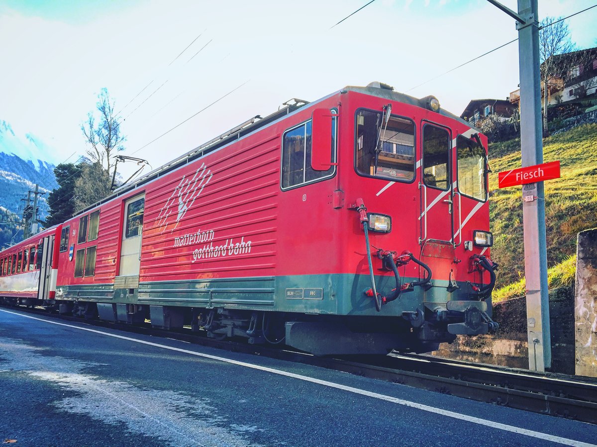 Deh 4/4 II 94  Fiesch  am 21.11.15 am warten im Bhf Fiesch.