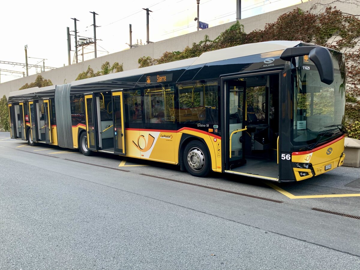 Der Solaris Urbino 18 '11629'  VS 552 959  der Regie Sitten am 11.9.21 auf dem Bahnhofplatz Visp.