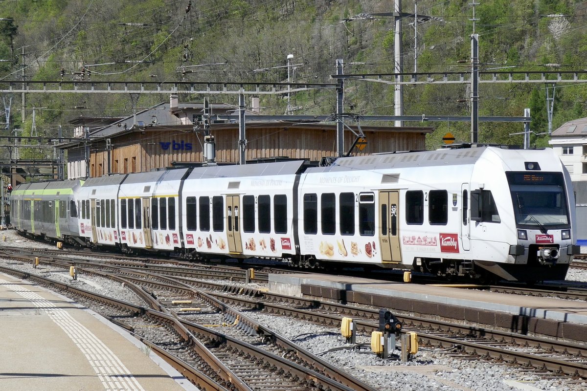 Kambly Lötschberger RaBe 535 115  Trubschachen II  am 15.4.20 bei der Einfahrt in Brig.