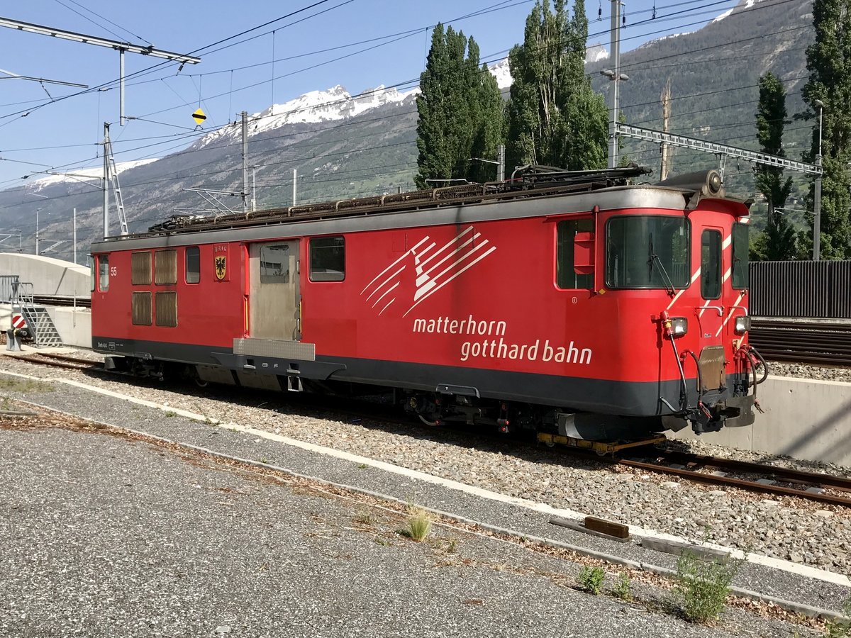 MGB Deh 4/4 55  Brig  am 6.5.18 hinter dem Bahnhof Visp abgestellt.