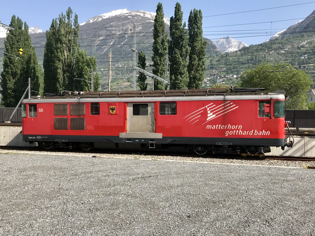 MGB Deh 4/4 55  Brig  am 6.5.18 hinter dem Bahnhof Visp abgestellt.