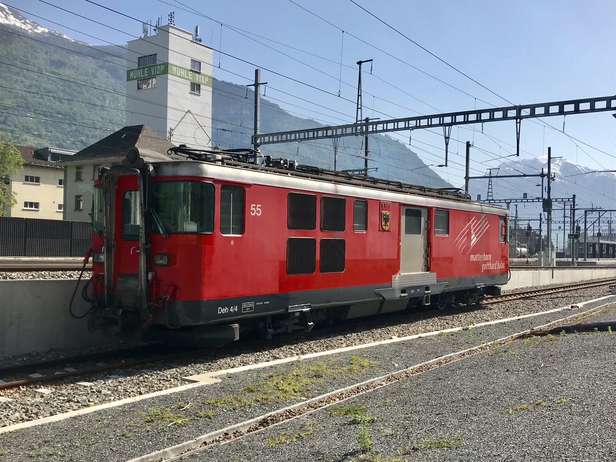 MGB Deh 4/4 55  Brig  am 6.5.18 hinter dem Bahnhof Visp abgestellt.