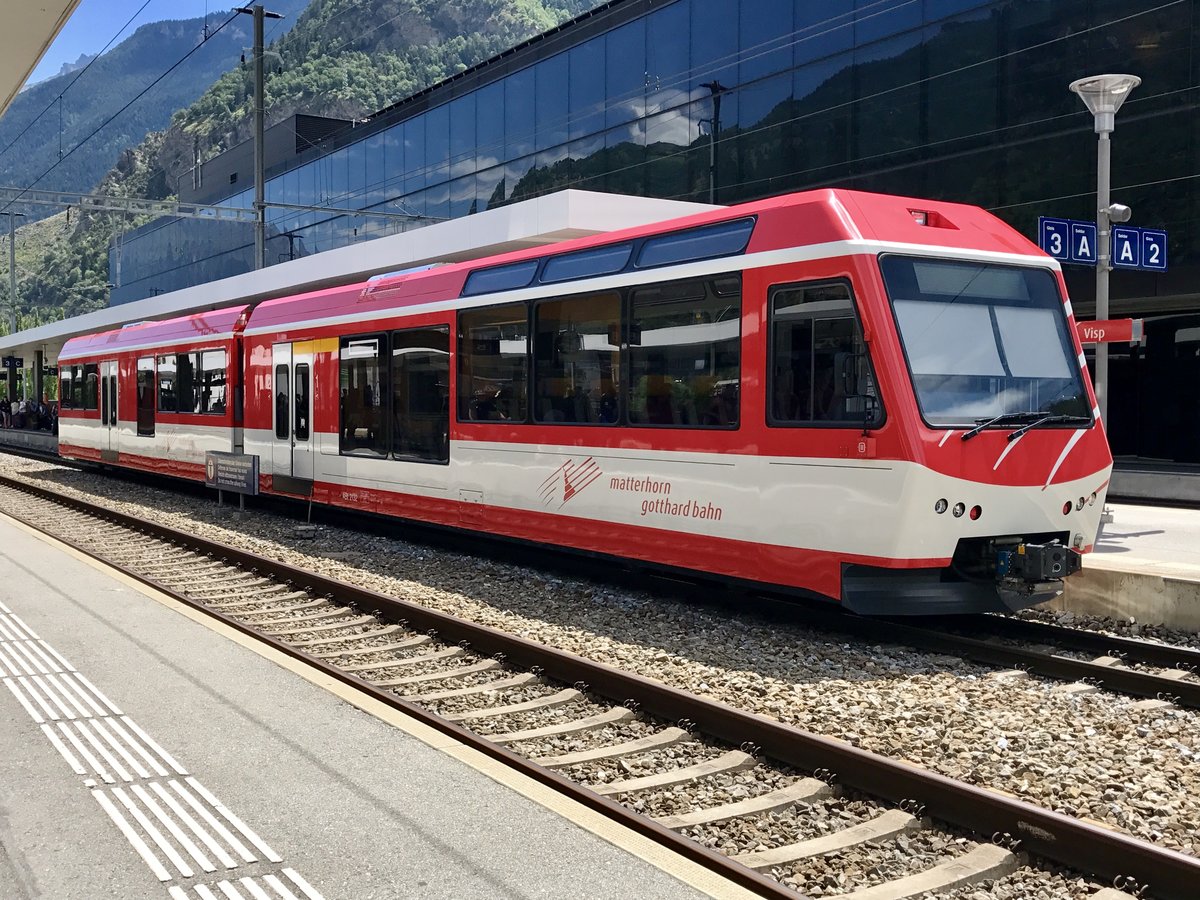 MGB Gelenksteuerwagen ABt 2132 am 15.7.17 im Bahnhof Visp.