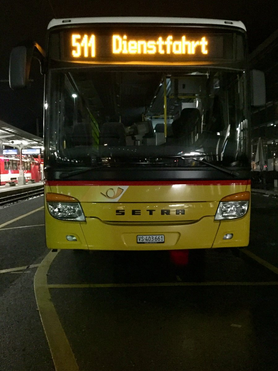 PostAuto Setra 415 UL '5621'  VS 403 661  am 11.11.16 auf dem Bahnhofplatz Brig.