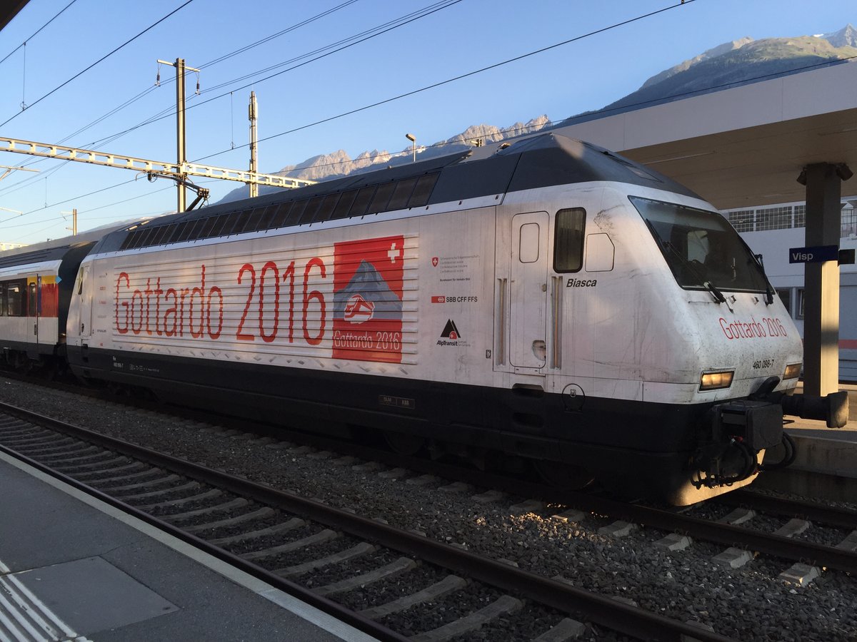 Re 460 098 mit Gottardo 2016 Werbung, am 1.7.15 mit einem IR nach Brig.
