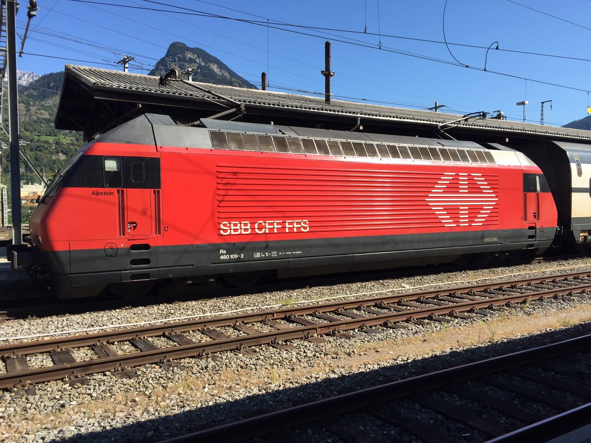 Re 460 109  Alpstein  am 30.8.15 im Bhf Brig.