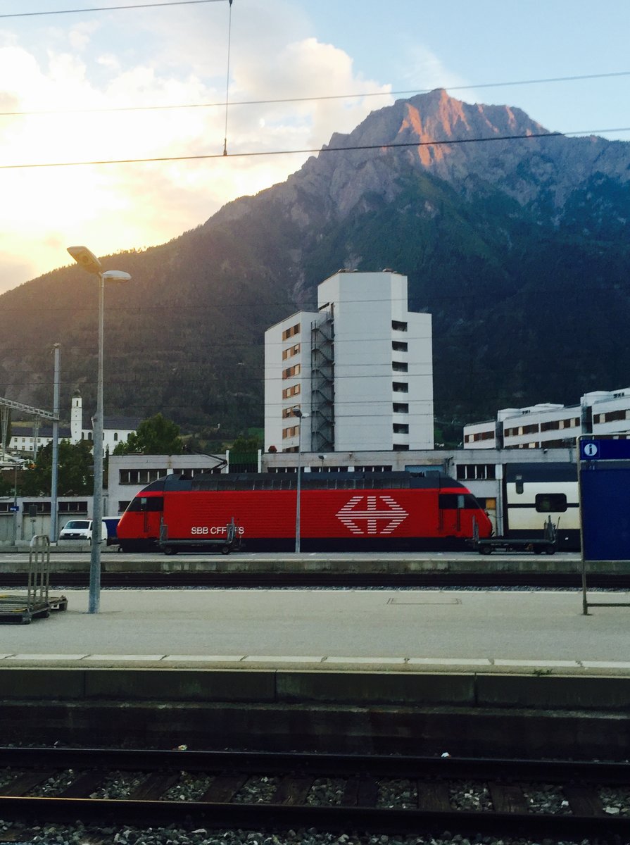 SBB Re 460 082  Cerisio  am 10.9.16 im Bahnhof Brig.