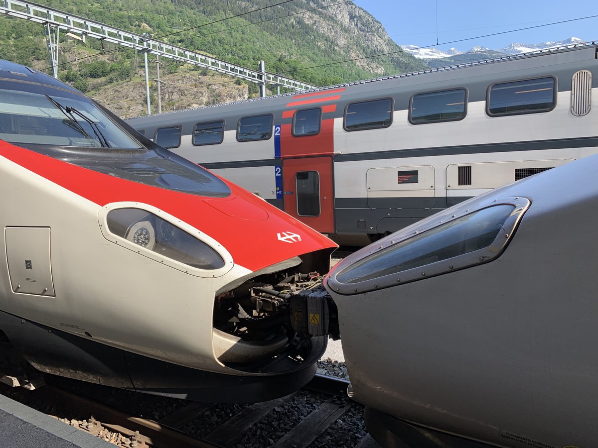 SBB und Trenitalia ETR 610 am 4.6.19 im Bahnhof Brig.