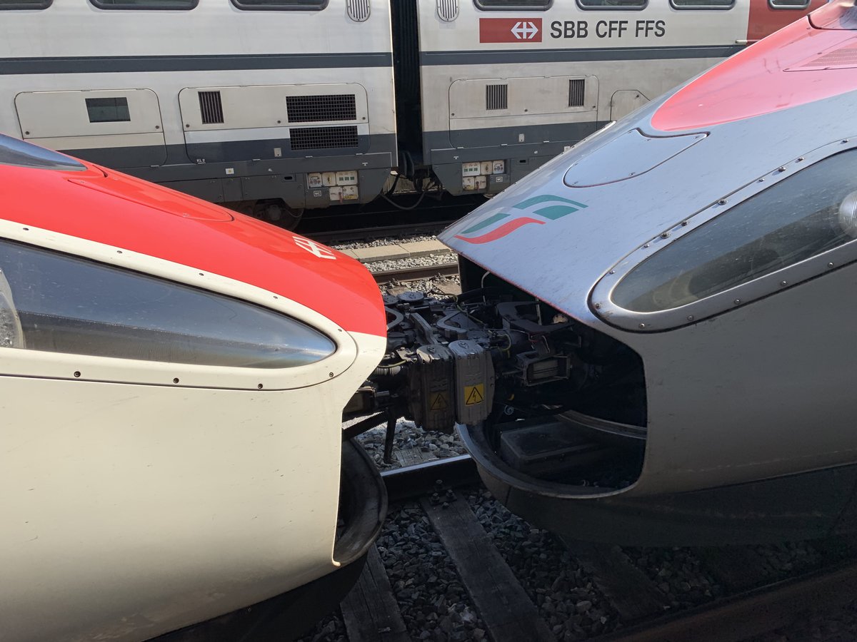 SBB und trenitalia ETR 610 in DoTra am 4.6.19 im Bahnhof Brig.