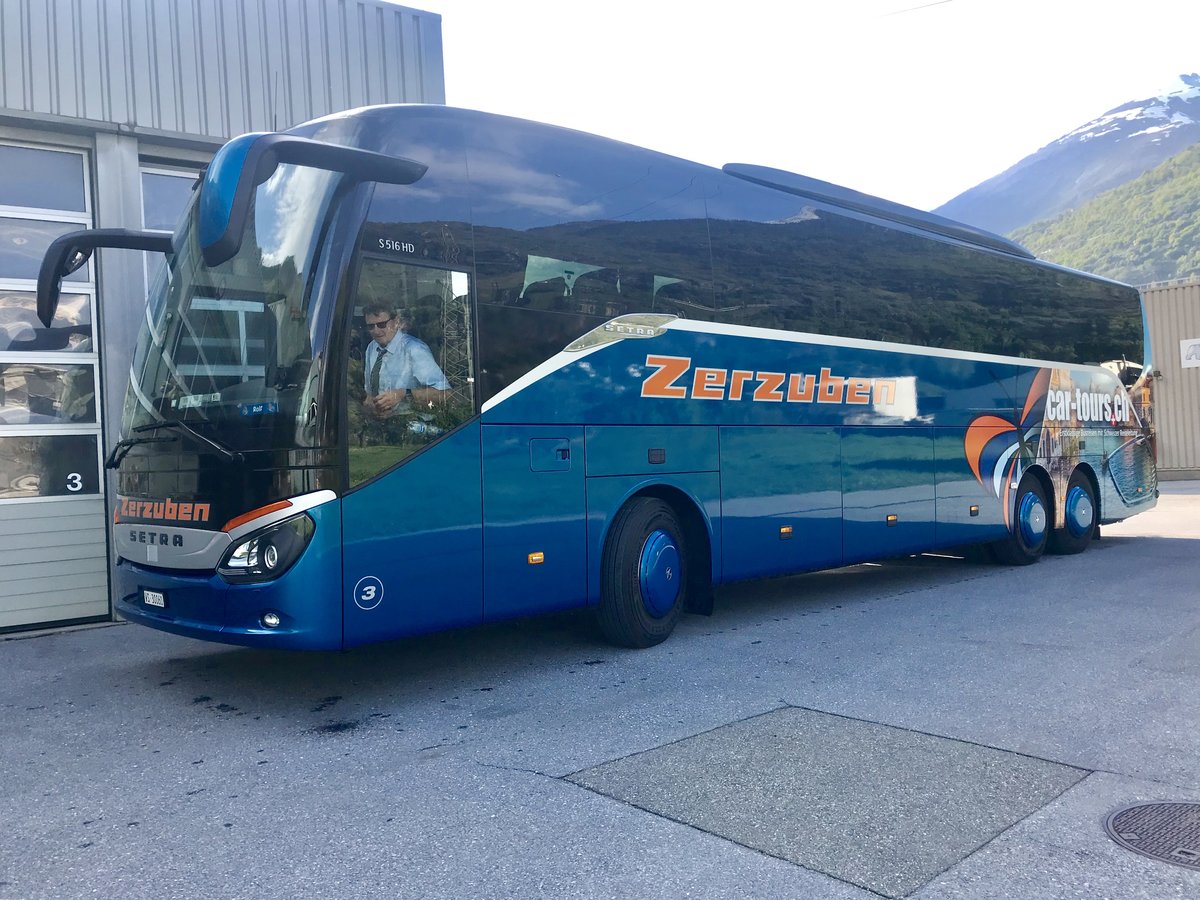 Setra 516 HD 3 von Zerzuben am 4.5.18 vor der Garage in Eyholz.