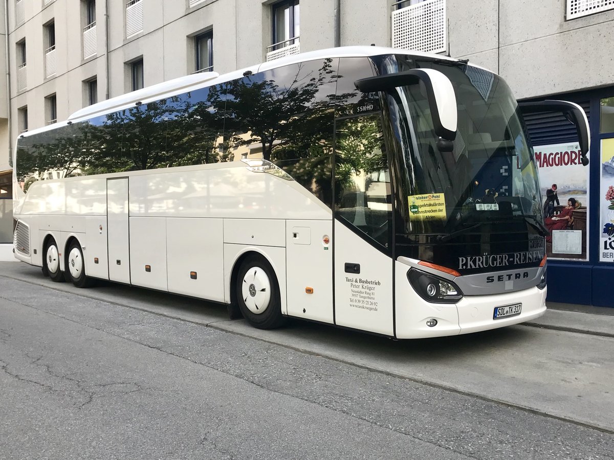 Setra 516 HD von P. Krüger Reisen am 11.5.18 vor dem Hotel Good Night Inn.