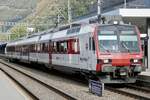 Der RegionAlps Domino RA06 RBDe 560 406 am 17.8.23 bei der Ausfahrt in Visp.