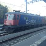 Re 620 062 mit Wappen Gampel-Steg am 23.9.16 beim Bhf Visp.