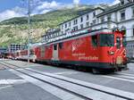 Die Deh 4/4 I 51  Disentis  am am 23.6.21 mit einem Regio bei der Ausfahrt in Brig.